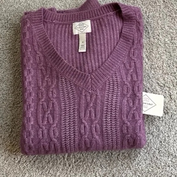 NEW w/TAG St. John’s Bay V-Neck Cable/Mix Stitch Sweater Sz.M Bordeaux Rose $38 - Picture 10 of 10